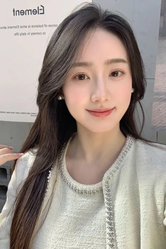 Ảnh gái cute với đôi môi đỏ mọng gợi cảm