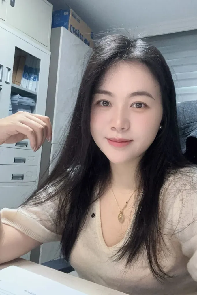Ảnh gái xinh có thân hình đầy đặn