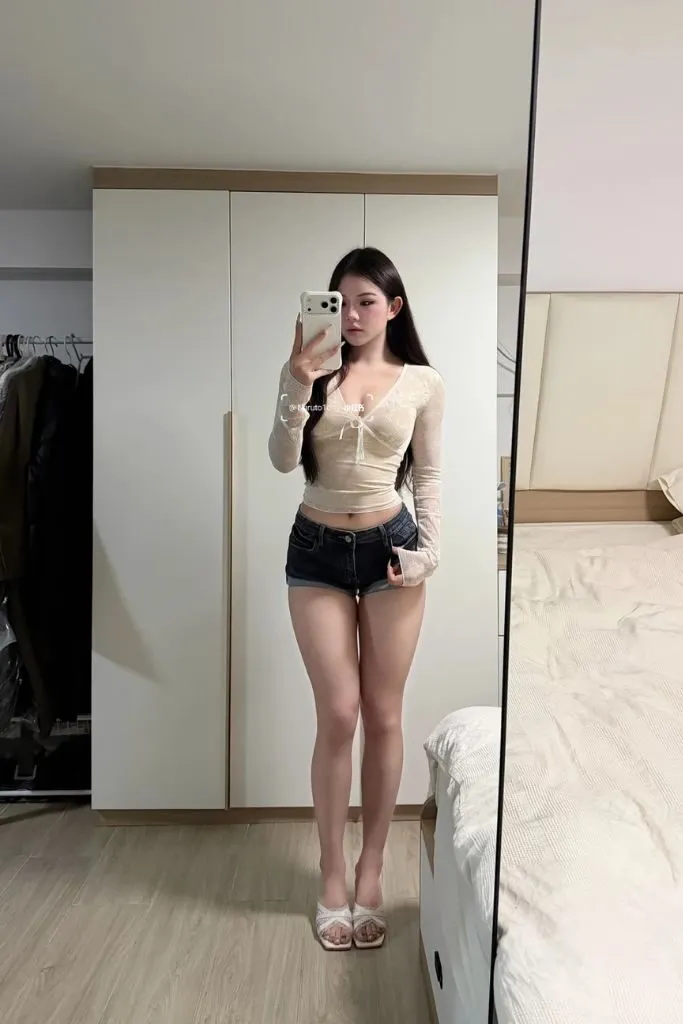 Ảnh gái mạng thân hình đầy đặn thể thao