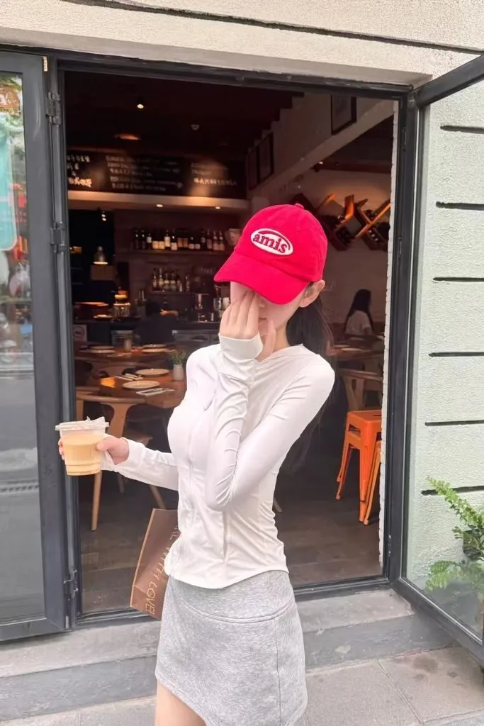 Gái xinh che mặt thần thái tự tin