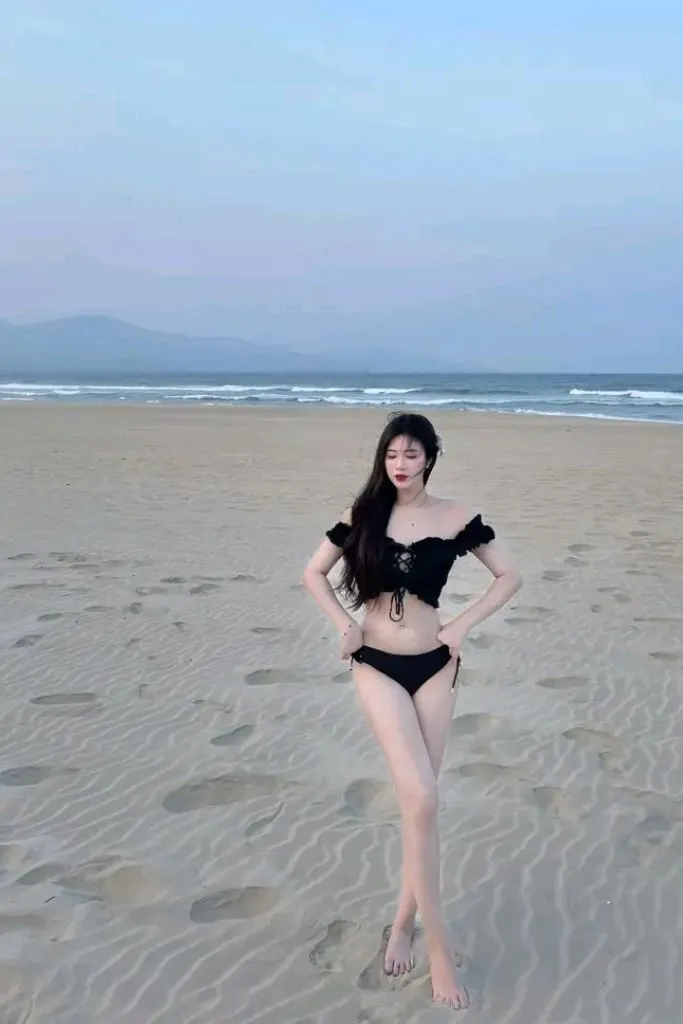Gái xinh khoe 3 vòng cơ thể quyến rũ