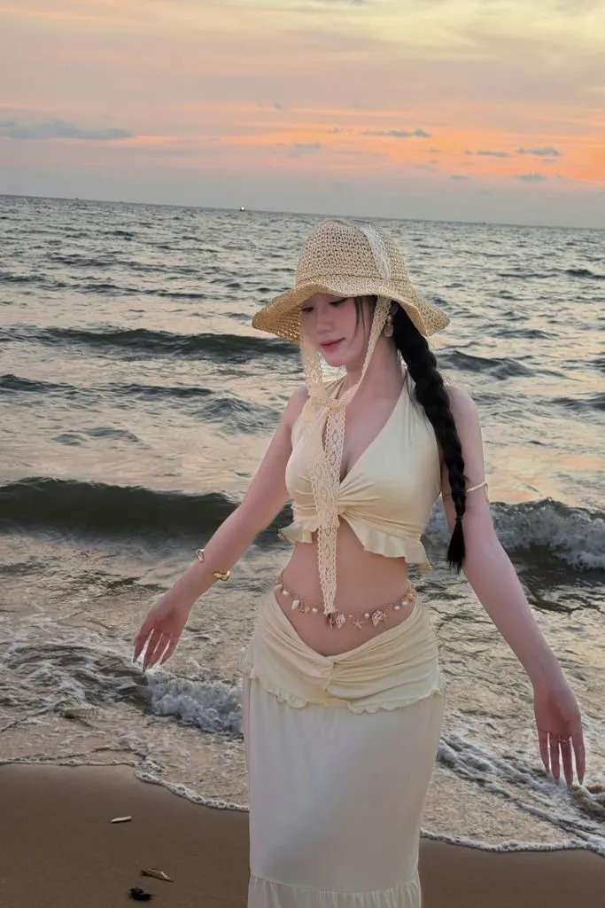 Gái xinh mặc bikini dễ thương cuốn hút