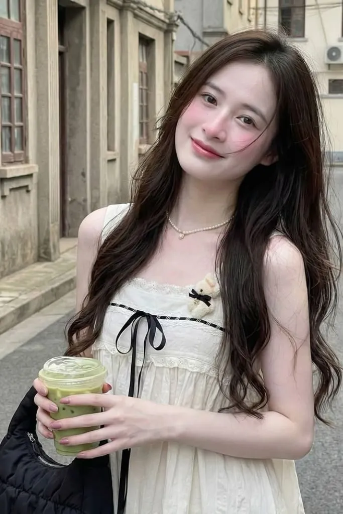 Gái xinh biểu cảm duyên dáng