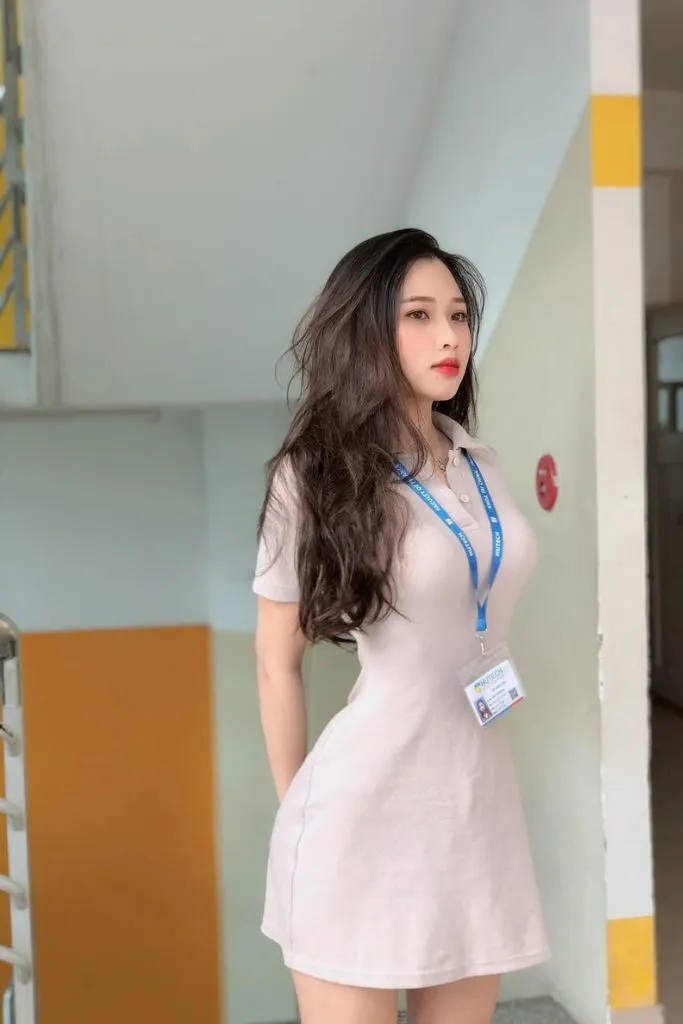 Cô sinh viên xinh đẹp khoe nhan sắc