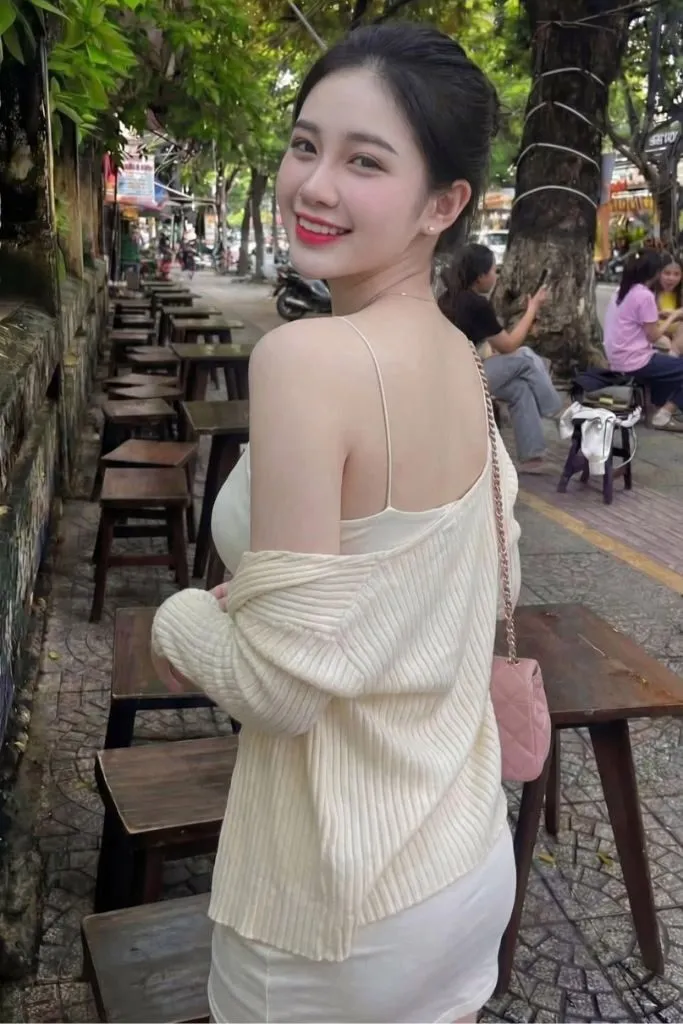 Ảnh gái xinh Việt Nam có làn da mịn màng và nụ cười tỏa nắng