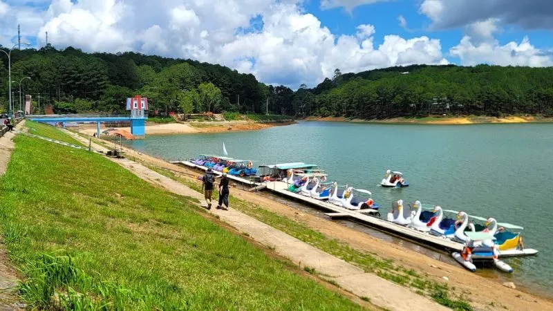 Hồ Tuyền Lâm là lựa chọn thích hợp nếu bạn muốn tìm một không gian thiên nhiên yên tĩnh