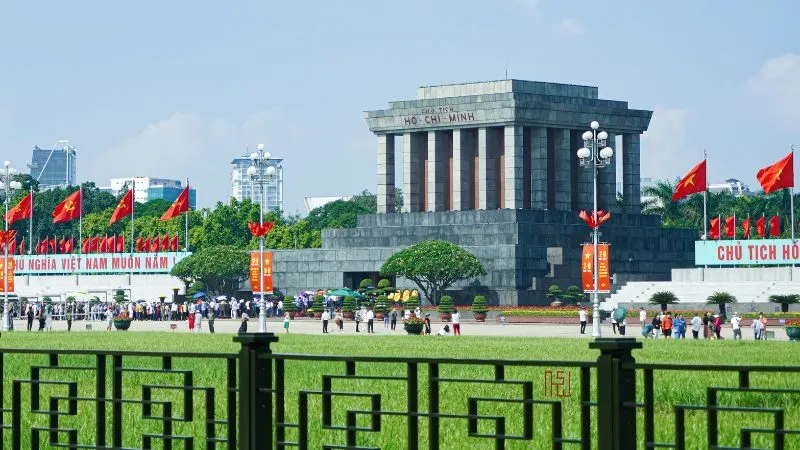 Lăng Chủ Tịch là một trong những địa điểm lịch sử quan trọng của Hà Nội
