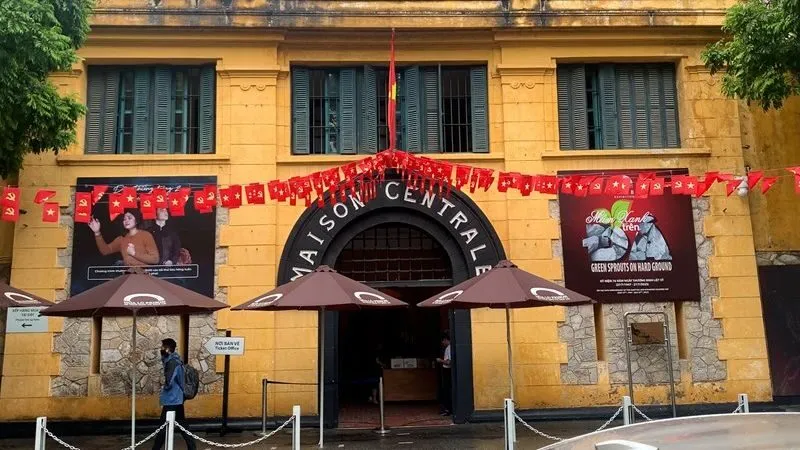 Nhà tù Hỏa Lò là một trong những di tích lịch sử nằm ngay khu vực trung tâm Hà Nội