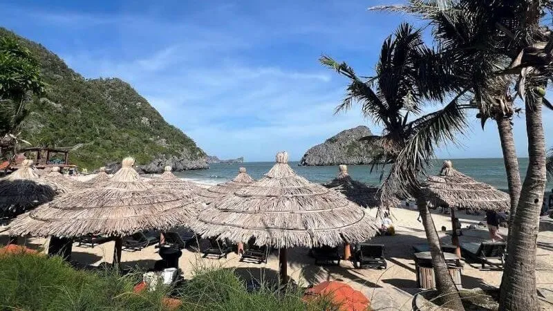 Cụm bãi Cát Cò gồm nhiều khu vực tắm biển với vị trí thuận tiện