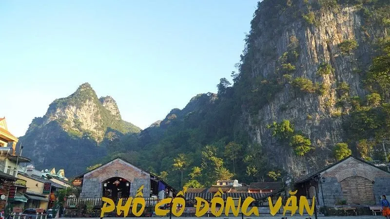 Phố cổ Đồng Văn tập trung những ngôi nhà cổ với kiến trúc đặc trưng